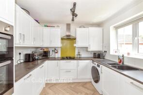 14, Goldcrest Close, Horndean, Waterlooville PO8 9YB