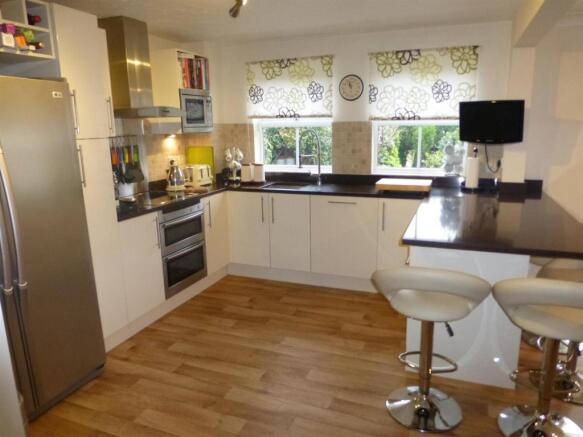 FAMILY KITCHEN