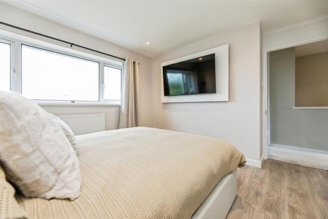 4 bed Town House for sale Image 12