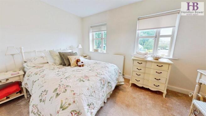 3 bed Town House for sale Image 11