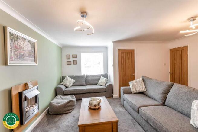 4 bed Detached for sale Image 6