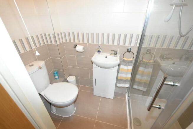 Seperate Shower Roon