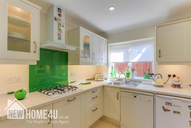 KITCHEN / DINING ROOM