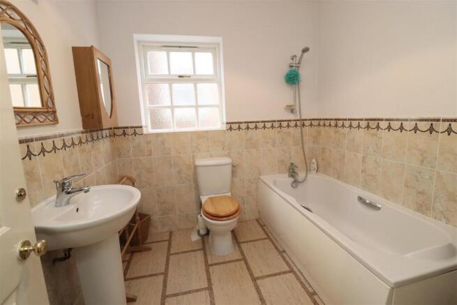 4 bed Detached for sale Image 10