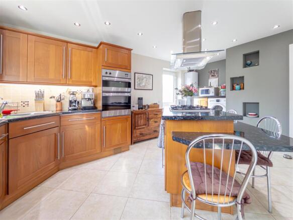 Tangmere Close, Bowerhill, Melksham photo 4