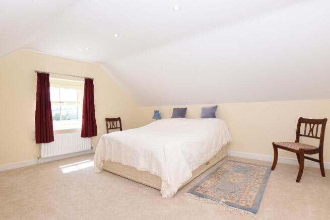 4 bed Detached for sale Image 11