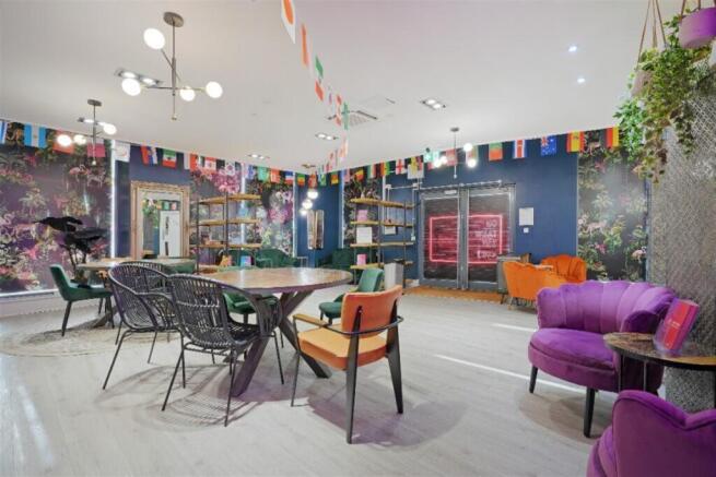 Studio to rent Image 10