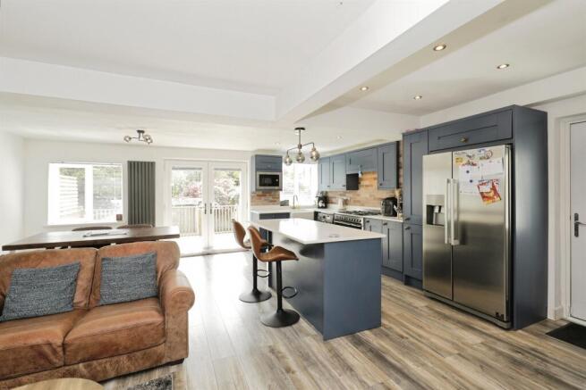 4 bed Semi-Detached for sale Image 6