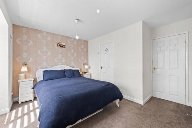 4 bed Detached for sale Image 11