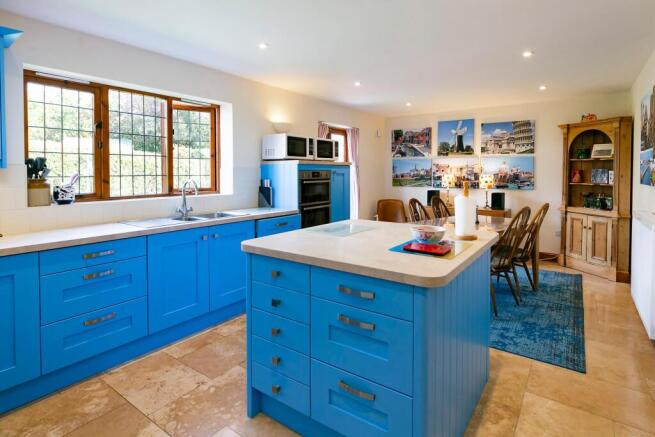 4 bed Detached for sale Image 5