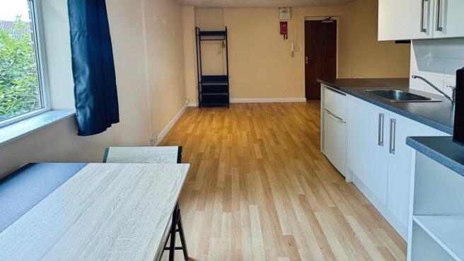 Living/kitchen/be...
