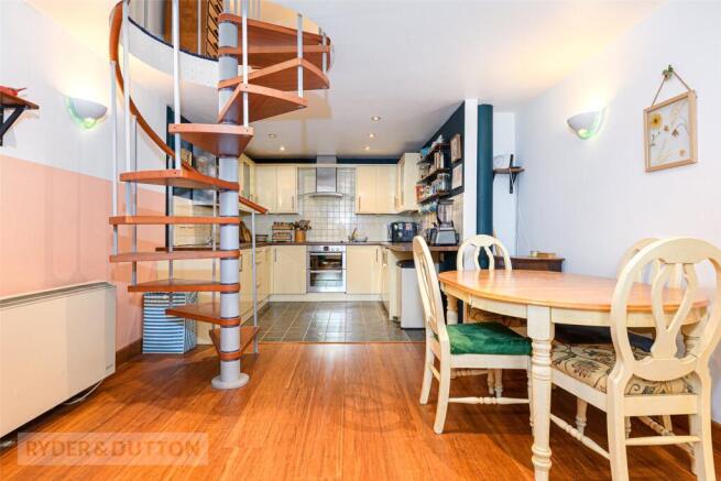 3 bed Apartment for sale Image 6