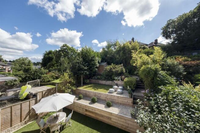 4 Holford Crescent-028.JPG