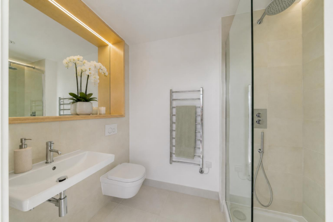 4 bed Town House for sale Image 8
