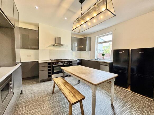 2 bed End of Terrace to rent Image 11