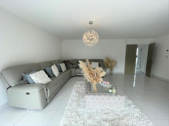 LOUNGE D