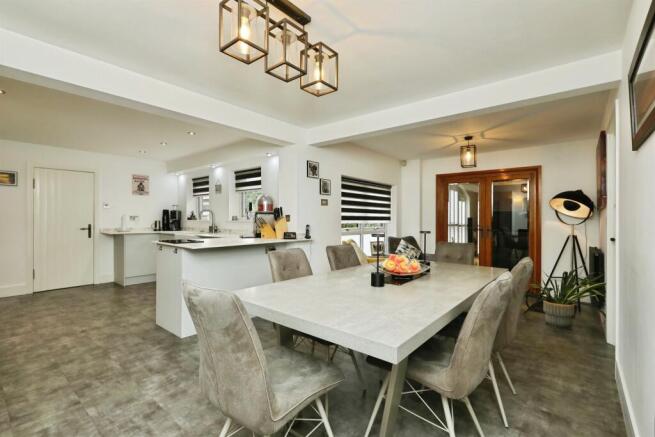 9 bed Detached for sale Image 5