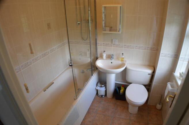 Ensuite to Bed 1