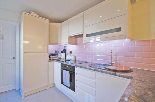 Kitchen b.jpg