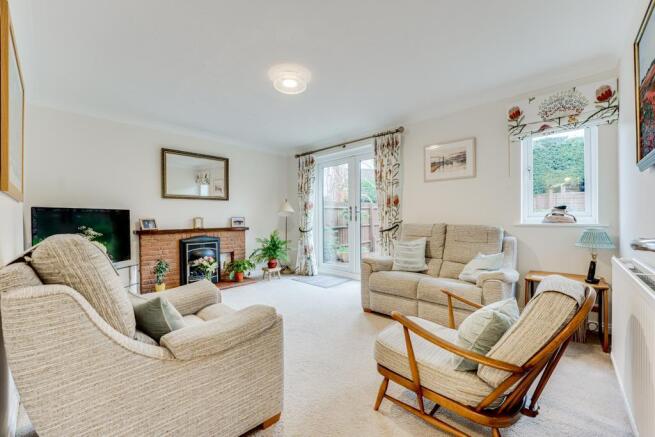 10 Beardsley Gardens, Kettering-10.jpg