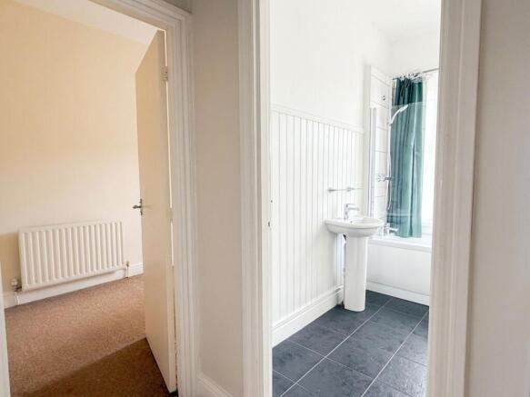 2 bed Terraced for sale Image 8