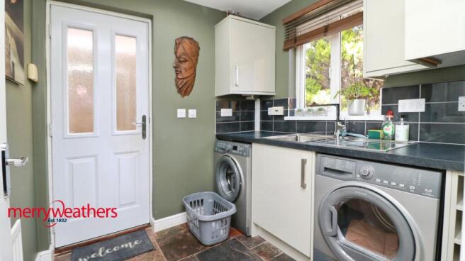 4 bed Detached for sale Image 6