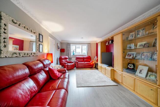 4 bed Detached for sale Image 10