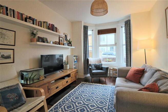 LIVING ROOM.JPG