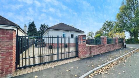 Mayfield Gardens, Staines-upon-Thames, Surrey, TW18