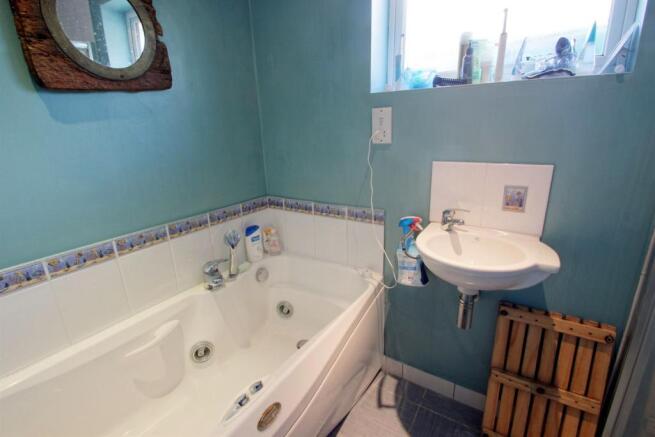 Bath/shower room