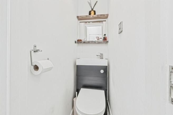 3 bed Semi-Detached for sale Image 8