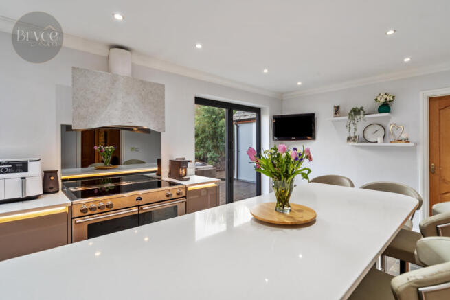 Haylett Lodge  -16