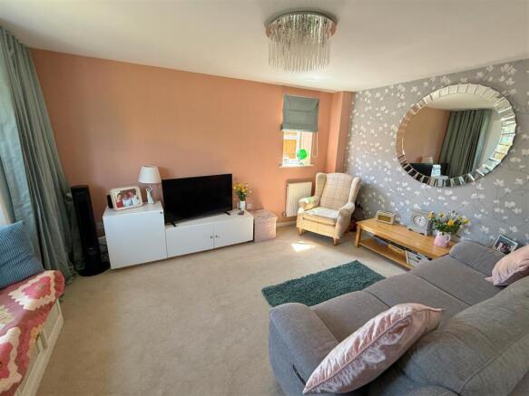 Wellington Avenue, Meon Vale, Stratford-Upon-Avon photo 4