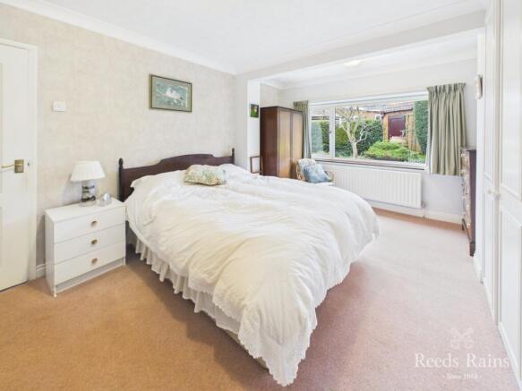 4 bed Bungalow for sale Image 10