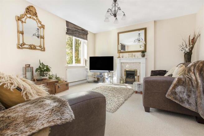 5 Living Room.jpg