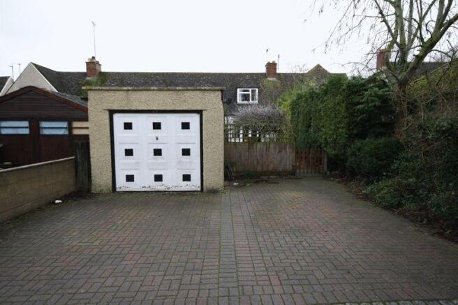 Garage & Parking