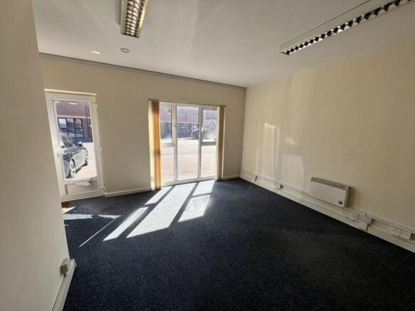 PHOTO 7 13 St Georges Business Centre Portsmout