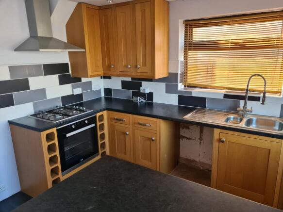 31 Ash Close kitchen.jpg