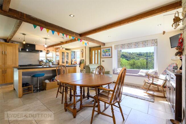 4 bed Semi-Detached for sale Image 8
