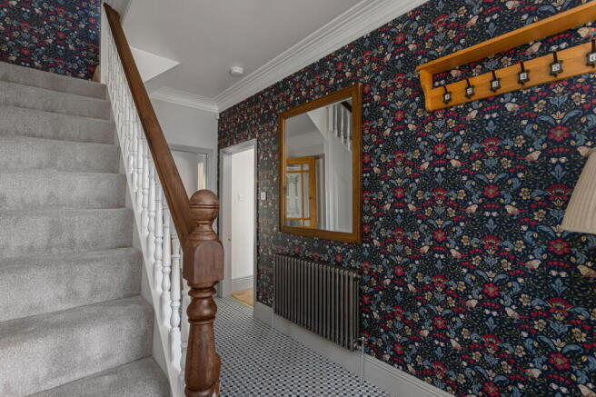 5 bed Detached for sale Image 8