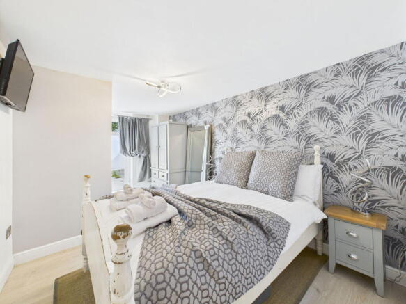 2 bed Flat for sale Image 12