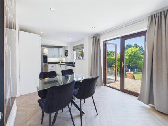4 bed Detached for sale Image 5