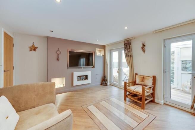 House in North East Derbyshire, Dronfield - View 4