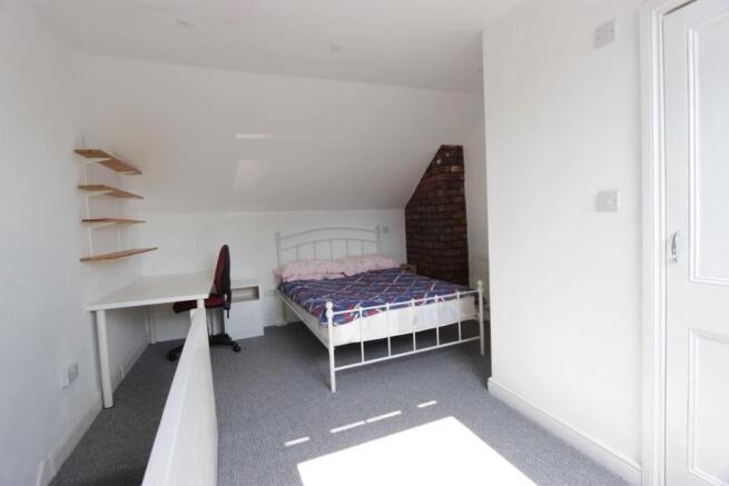 4 bed Terraced to rent Image 9