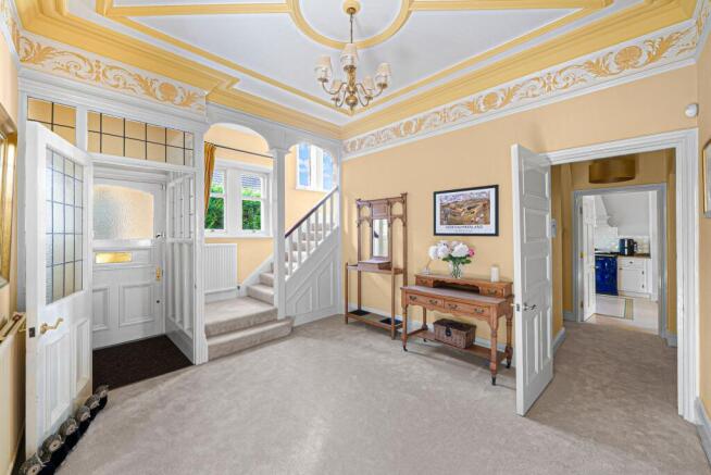 5 bed House for sale Image 8