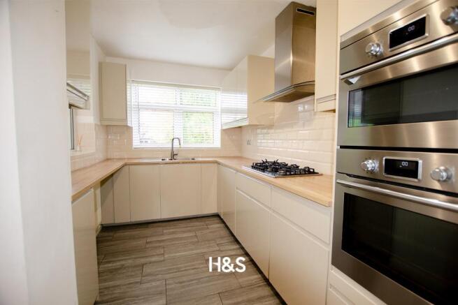 85 stanway Kitchen.jpg