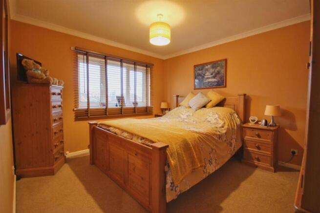 4 bed Detached for sale Image 5