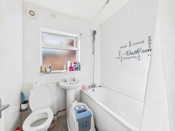 4 bed Apartment for sale Image 11