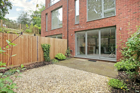Park Road, Esher, KT10 image 28