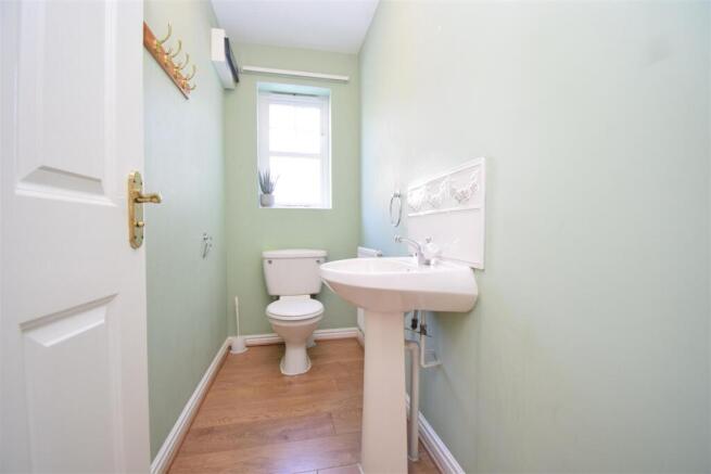 4 bed Detached to rent Image 10